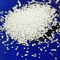 Beyaz benekler sodyum sülfat granülleri kullanılan deterjan tozu dolumu